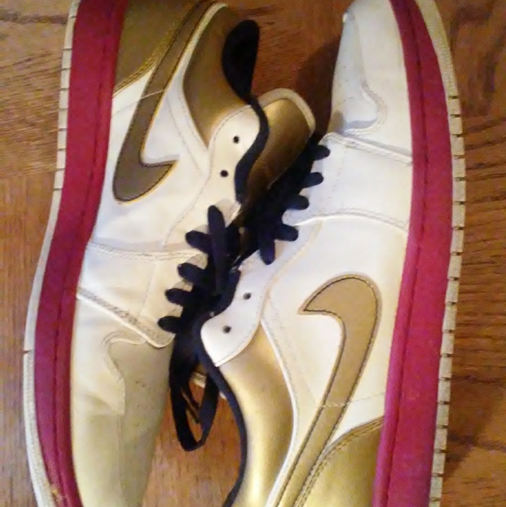 2012 Air Jordan 1 Low Men SZ 11 MATADOR 553558 143